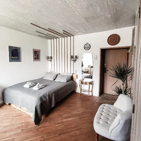 Cozy In Center Apartment